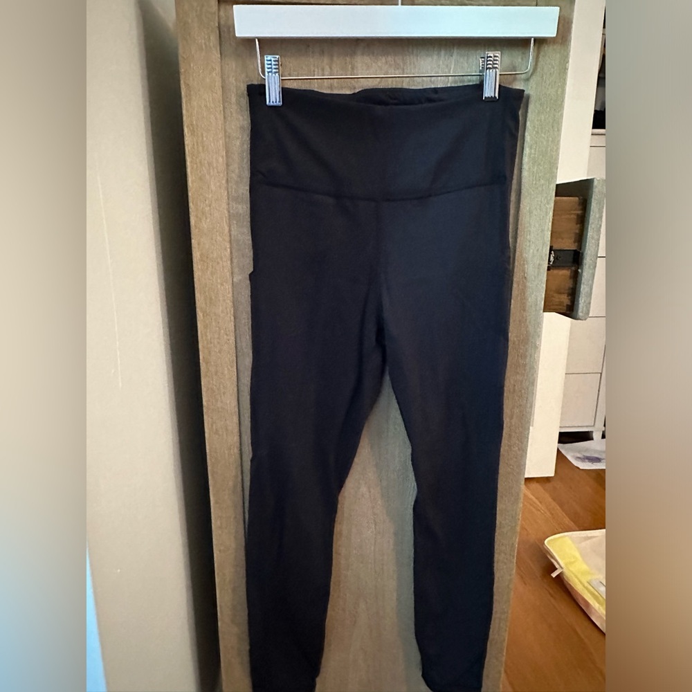 Athleta leggings - black- small - with pocket